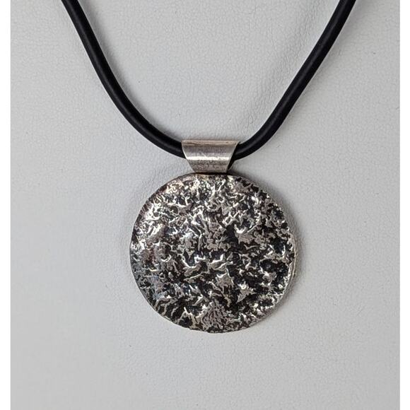Silver coin pendant +17"rubber cord reticulated reversible side not oxidized NWT - Picture 1 of 5
